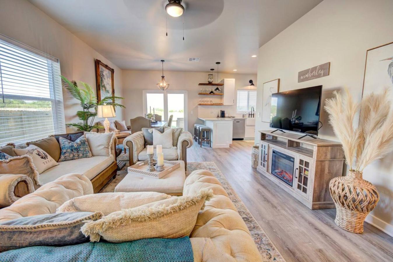The Lodge At Little Ranches Central Sleeps 26 Wimberley Eksteriør billede
